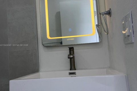 Immobilier commercial à louer à Miami, Floride: 46.45 m2 № 1999303 - photo 7