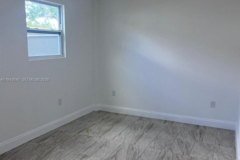 Immobilier commercial à louer à Miami, Floride: 46.45 m2 № 1999303 - photo 5