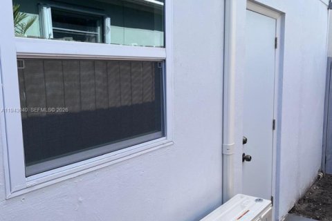 Immobilier commercial à louer à Miami, Floride: 46.45 m2 № 1999303 - photo 2