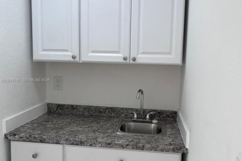 Immobilier commercial à louer à Miami, Floride: 46.45 m2 № 1999303 - photo 4