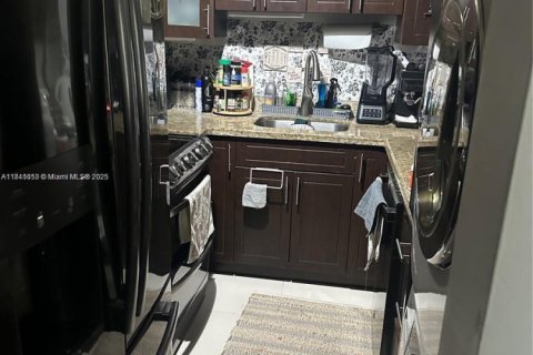 Condominio en venta en Miami, Florida, 2 dormitorios, 89.19 m2 № 1939428 - foto 2