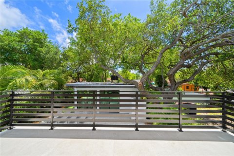 Villa ou maison à vendre à Miami, Floride: 5 chambres, 331.38 m2 № 2051038 - photo 25