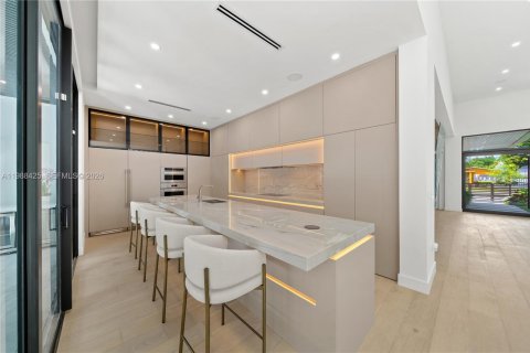 Villa ou maison à vendre à Miami, Floride: 5 chambres, 331.38 m2 № 2051038 - photo 15