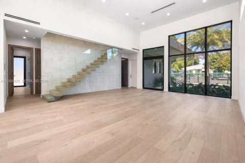 Купить виллу или дом в Майами, Флорида 5 спален, 331.38м2, № 2051038 - фото 8