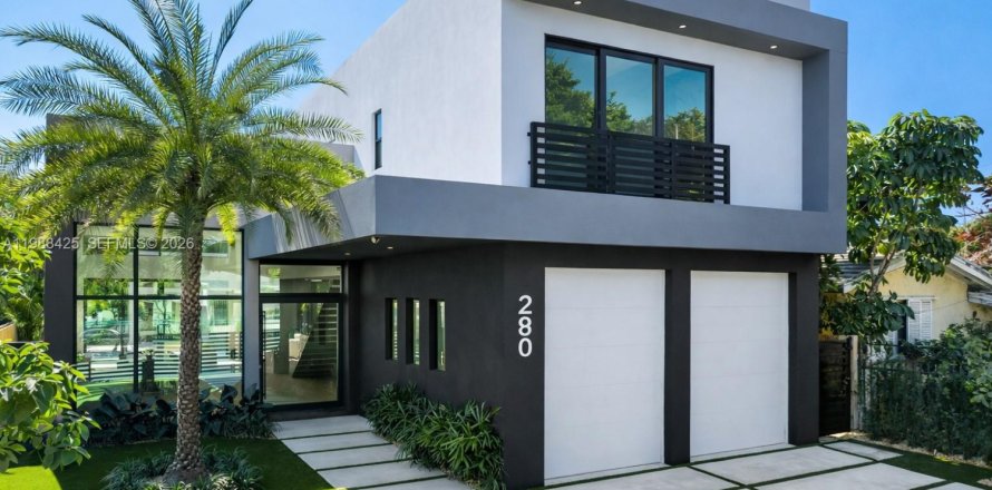 Дом в Майами, Флорида 5 спален, 331.38м2 № 2051038