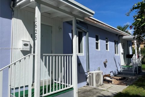 Commercial property in Hollywood, Florida 86.49 sq.m. № 1881547 - photo 3