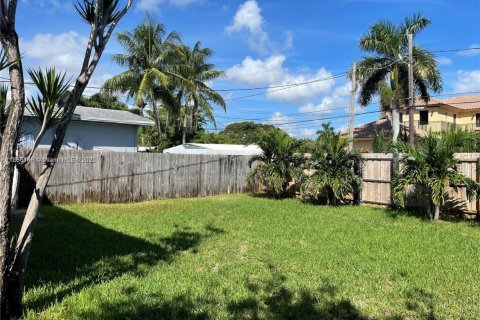 Commercial property in Hollywood, Florida 86.49 sq.m. № 1881547 - photo 6