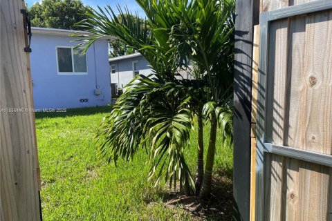 Commercial property in Hollywood, Florida 86.49 sq.m. № 1881547 - photo 9