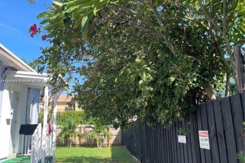 Commercial property in Hollywood, Florida 86.49 sq.m. № 1881547 - photo 10