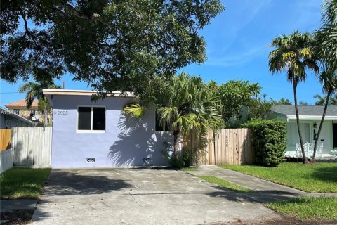 Commercial property in Hollywood, Florida 86.49 sq.m. № 1881547 - photo 4