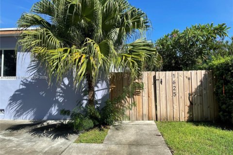 Commercial property in Hollywood, Florida 86.49 sq.m. № 1881547 - photo 2