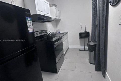 Commercial property in Hollywood, Florida 86.49 sq.m. № 1881547 - photo 19