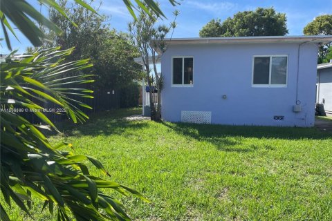 Commercial property in Hollywood, Florida 86.49 sq.m. № 1881547 - photo 5
