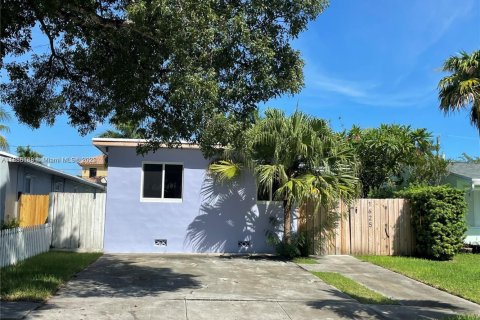 Commercial property in Hollywood, Florida 86.49 sq.m. № 1881547 - photo 1