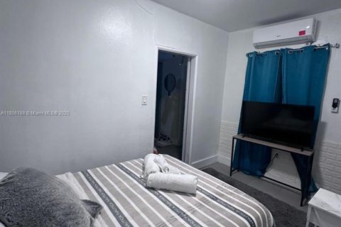 Commercial property in Hollywood, Florida 86.49 sq.m. № 1881547 - photo 24
