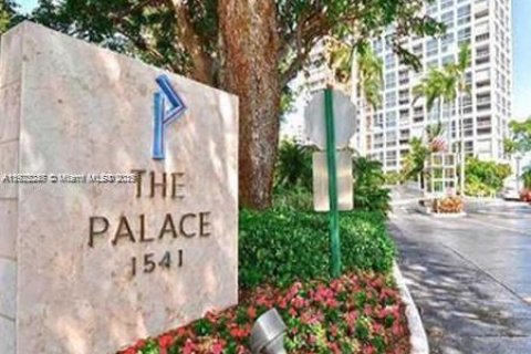 Copropriété à louer à Miami, Floride: 4 chambres, 304.72 m2 № 1976313 - photo 24