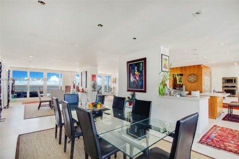 Copropriété à louer à Miami, Floride: 4 chambres, 304.72 m2 № 1976313 - photo 6