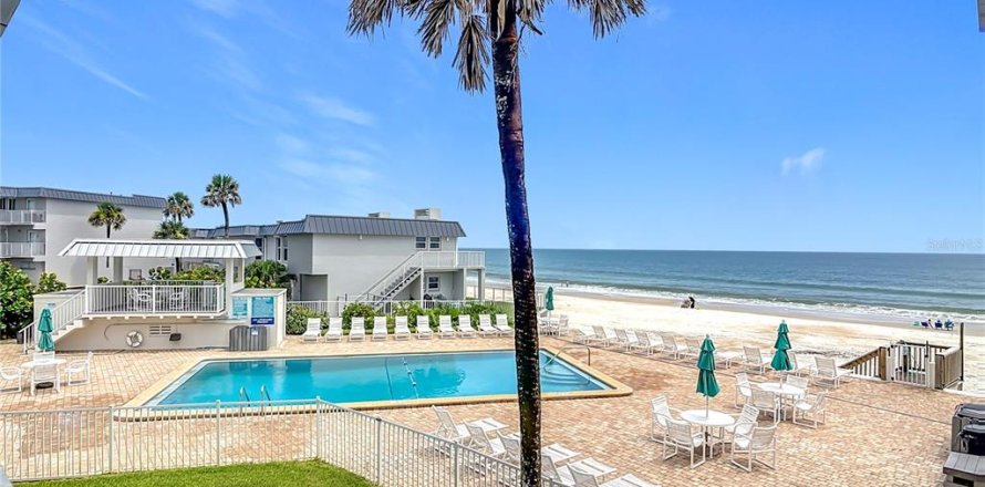 Condominio en New Smyrna Beach, Florida, 2 dormitorios № 2209694