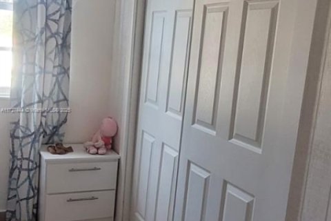 Condo in Hialeah, Florida, 2 bedrooms  № 1811609 - photo 13