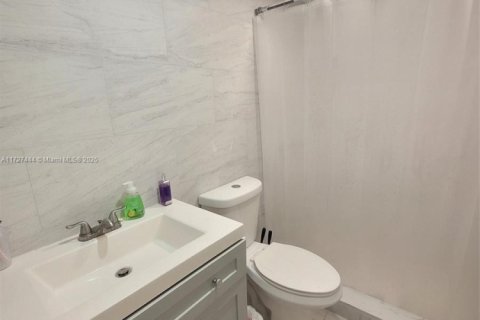 Condo in Hialeah, Florida, 2 bedrooms  № 1811609 - photo 8
