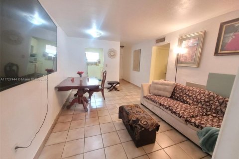 Condo in Hialeah, Florida, 2 bedrooms  № 1811609 - photo 3