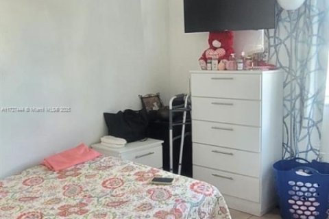 Condo in Hialeah, Florida, 2 bedrooms  № 1811609 - photo 12
