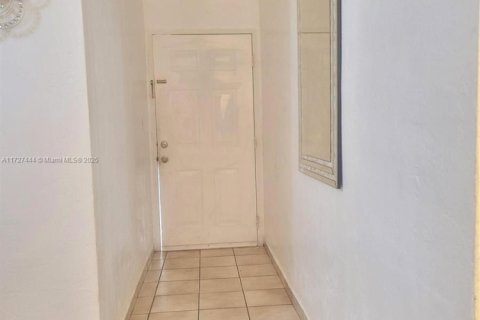 Condo in Hialeah, Florida, 2 bedrooms  № 1811609 - photo 2