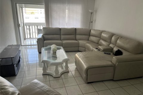 Condominio en alquiler en Hallandale Beach, Florida, 2 dormitorios, 97.55 m2 № 2075135 - foto 20