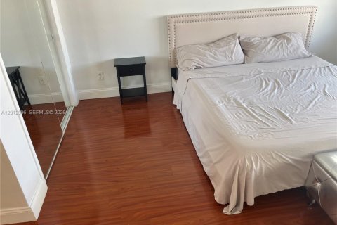 Condominio en alquiler en Hallandale Beach, Florida, 2 dormitorios, 97.55 m2 № 2075135 - foto 27