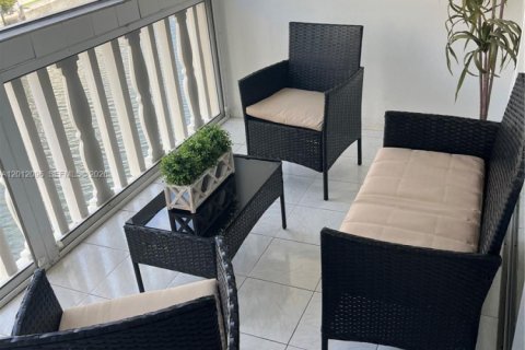 Condominio en alquiler en Hallandale Beach, Florida, 2 dormitorios, 97.55 m2 № 2075135 - foto 6