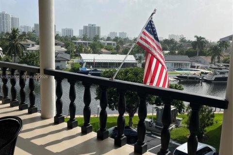 Condominio en alquiler en Hallandale Beach, Florida, 2 dormitorios, 97.55 m2 № 2075135 - foto 3