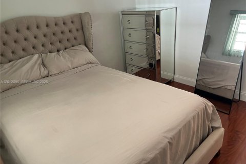 Condominio en alquiler en Hallandale Beach, Florida, 2 dormitorios, 97.55 m2 № 2075135 - foto 16