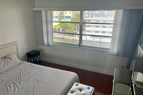 Condominio en alquiler en Hallandale Beach, Florida, 2 dormitorios, 97.55 m2 № 2075135 - foto 28