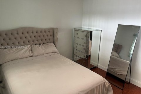 Condominio en alquiler en Hallandale Beach, Florida, 2 dormitorios, 97.55 m2 № 2075135 - foto 15