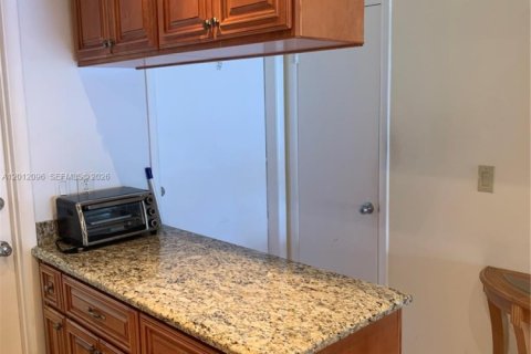 Condominio en alquiler en Hallandale Beach, Florida, 2 dormitorios, 97.55 m2 № 2075135 - foto 12