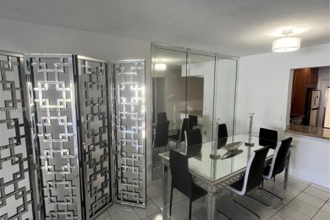 Condominio en alquiler en Hallandale Beach, Florida, 2 dormitorios, 97.55 m2 № 2075135 - foto 24
