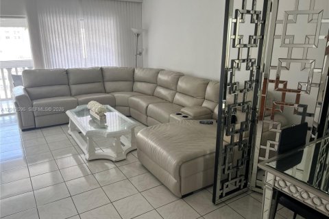 Condominio en alquiler en Hallandale Beach, Florida, 2 dormitorios, 97.55 m2 № 2075135 - foto 19