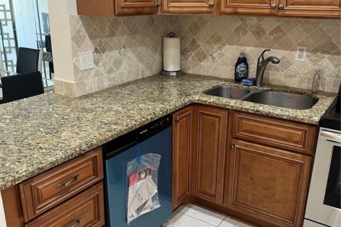 Condominio en alquiler en Hallandale Beach, Florida, 2 dormitorios, 97.55 m2 № 2075135 - foto 11