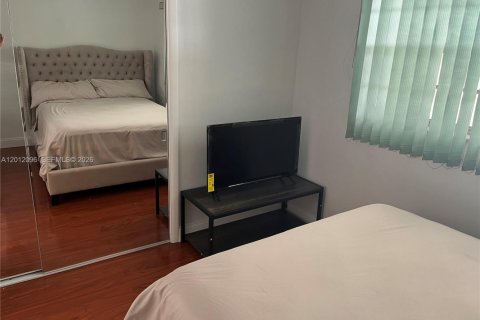 Condominio en alquiler en Hallandale Beach, Florida, 2 dormitorios, 97.55 m2 № 2075135 - foto 17