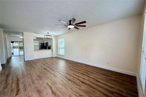Touwnhouse à louer à Winter Springs, Floride: 2 chambres, 91.04 m2 № 2419923 - photo 2