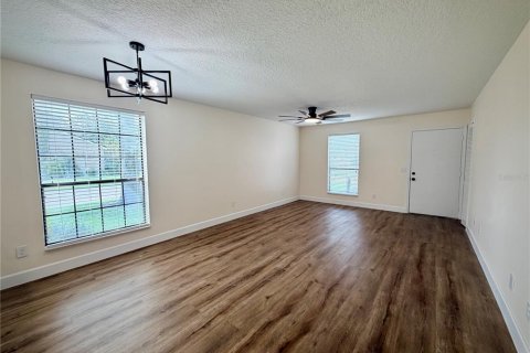 Touwnhouse à louer à Winter Springs, Floride: 2 chambres, 91.04 m2 № 2419923 - photo 4