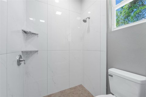 House in Orlando, Florida 4 bedrooms, 228.26 sq.m. № 2152243 - photo 9