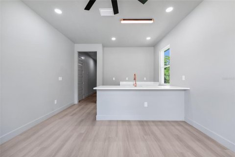 House in Orlando, Florida 4 bedrooms, 228.26 sq.m. № 2152243 - photo 7