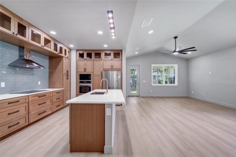 House in Orlando, Florida 4 bedrooms, 228.26 sq.m. № 2152243 - photo 20