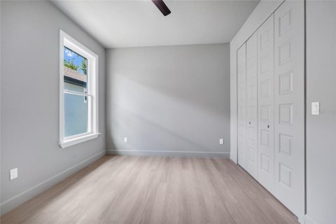 House in Orlando, Florida 4 bedrooms, 228.26 sq.m. № 2152243 - photo 17