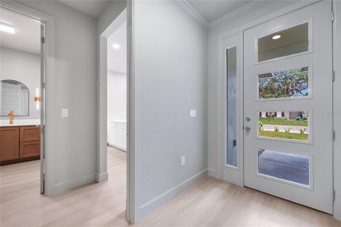 House in Orlando, Florida 4 bedrooms, 228.26 sq.m. № 2152243 - photo 3