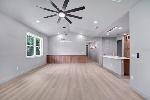 House in Orlando, Florida 4 bedrooms, 228.26 sq.m. № 2152243 - photo 29