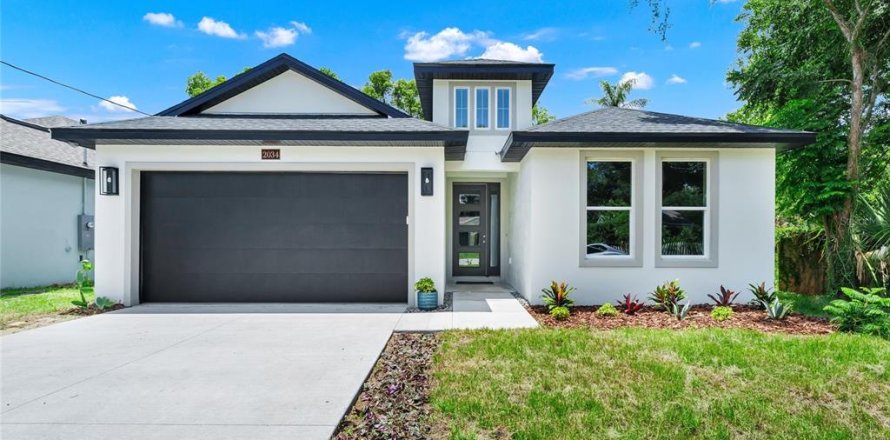 House in Orlando, Florida 4 bedrooms, 228.26 sq.m. № 2152243