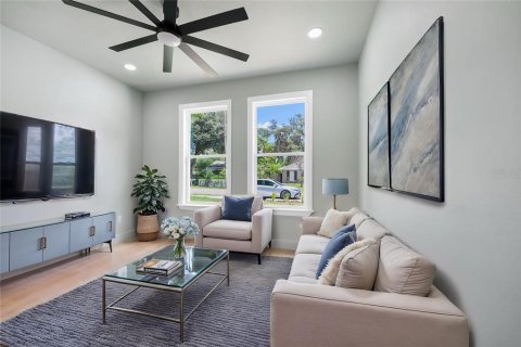 House in Orlando, Florida 4 bedrooms, 228.26 sq.m. № 2152243 - photo 6