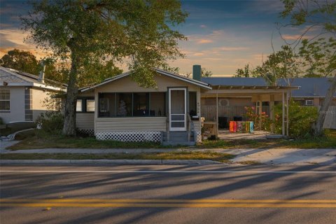 House in Saint Petersburg, Florida 3 bedrooms, 69.86 sq.m. № 1523012 - photo 2